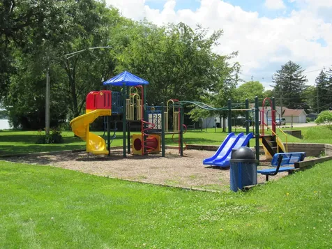 4917 Maplehill Drive Mccullom Lake IL 60050