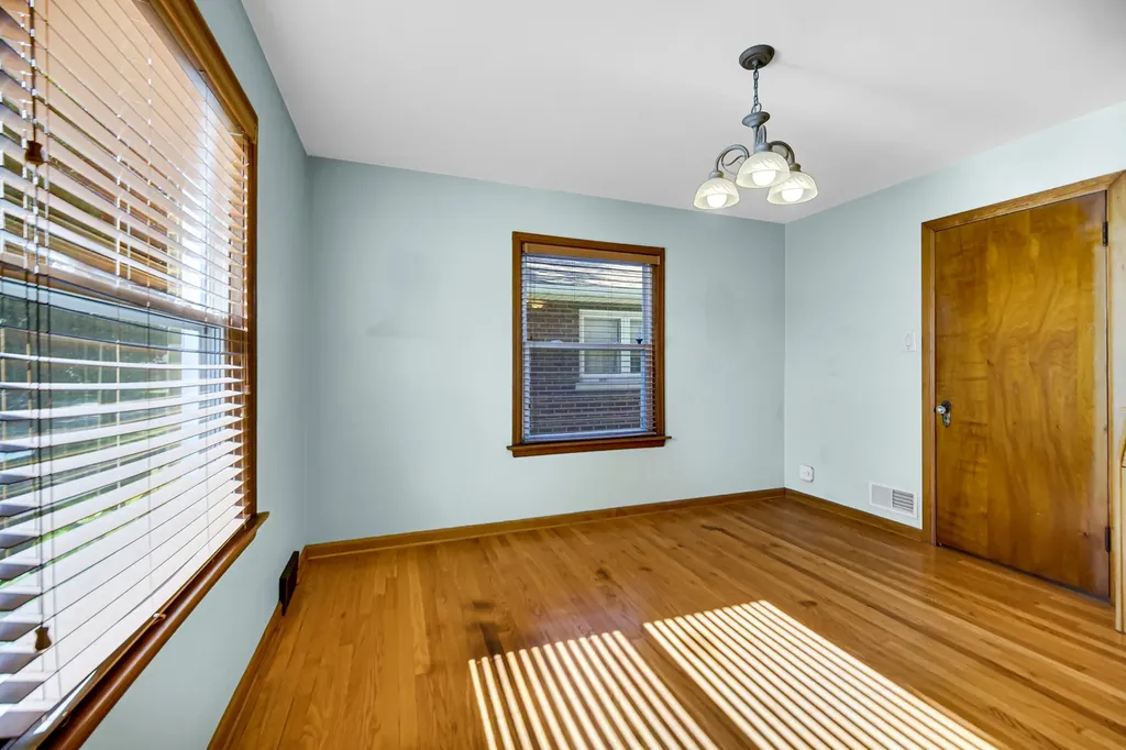 13044 South Muskegon Avenue Chicago IL 60633