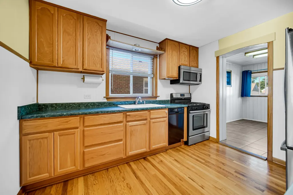 13044 South Muskegon Avenue Chicago IL 60633