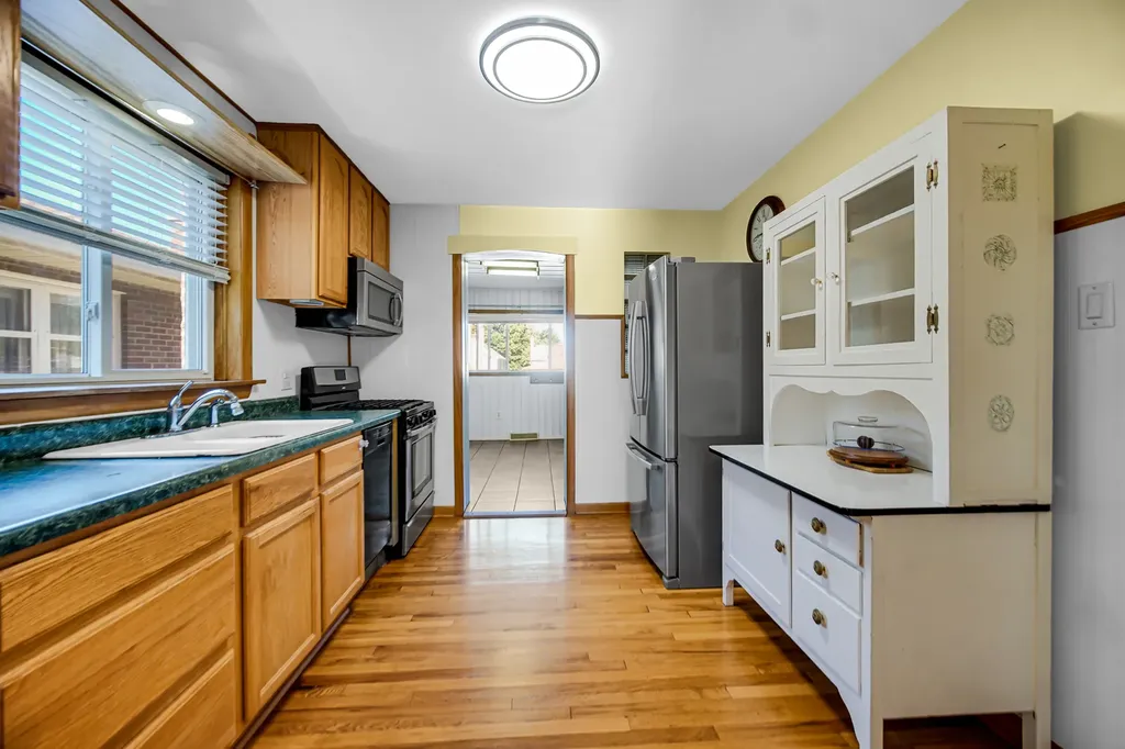 13044 South Muskegon Avenue Chicago IL 60633