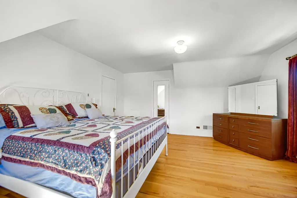 13044 South Muskegon Avenue Chicago IL 60633
