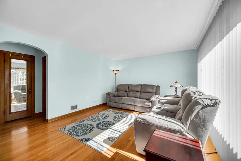 13044 South Muskegon Avenue Chicago IL 60633