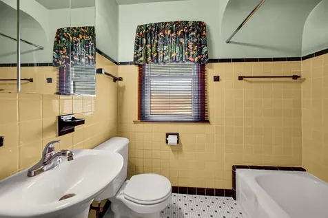 13044 South Muskegon Avenue Chicago IL 60633