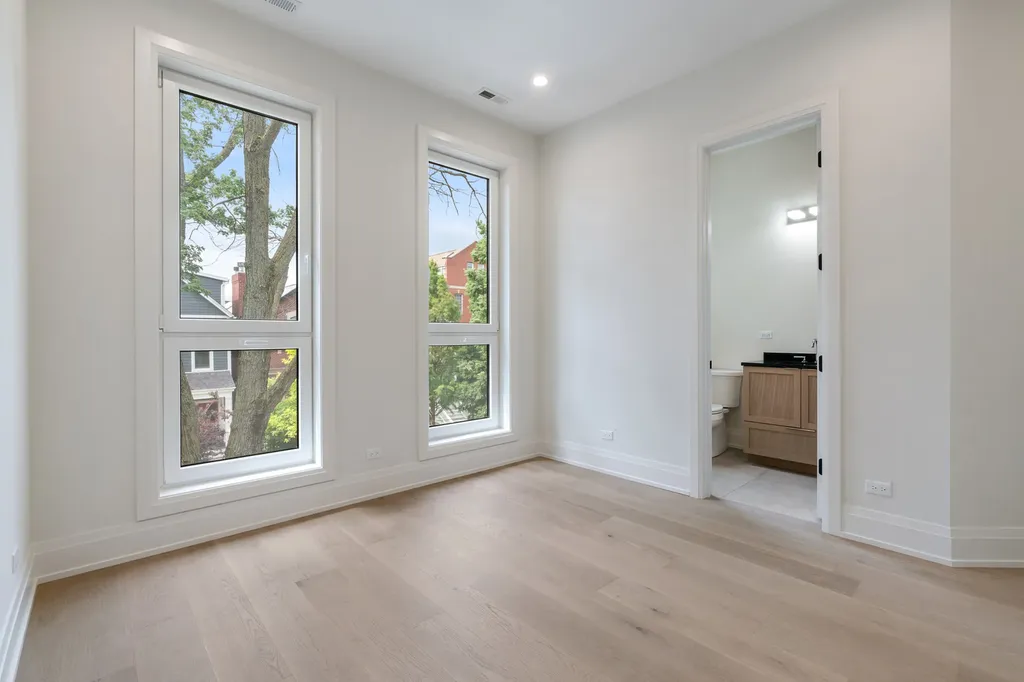 1442 West Fletcher Street Chicago IL 60657