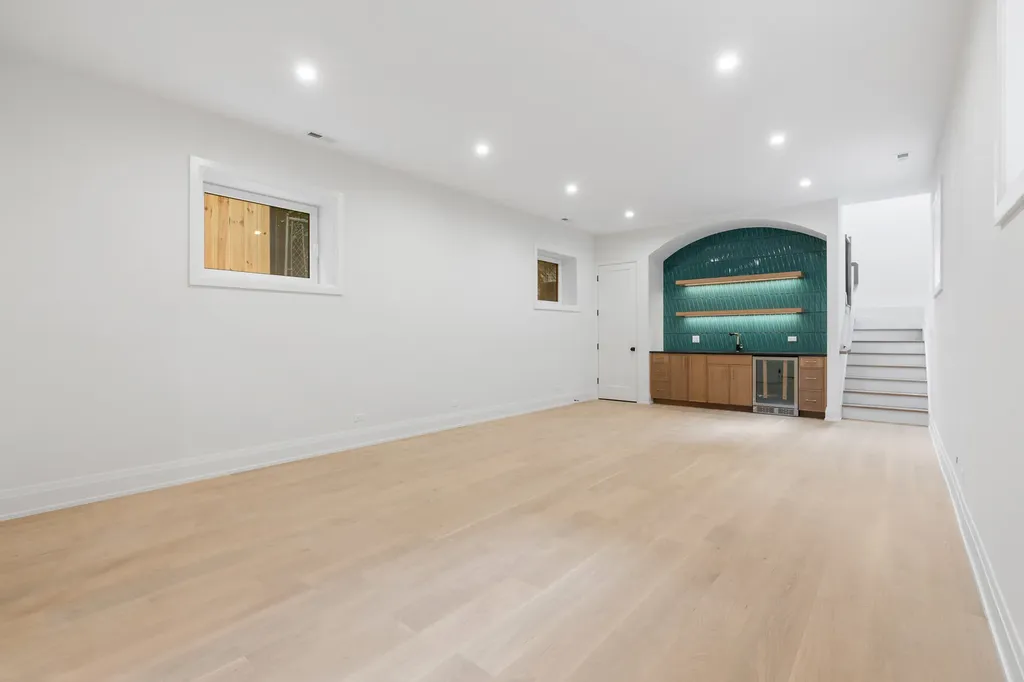 1442 West Fletcher Street Chicago IL 60657