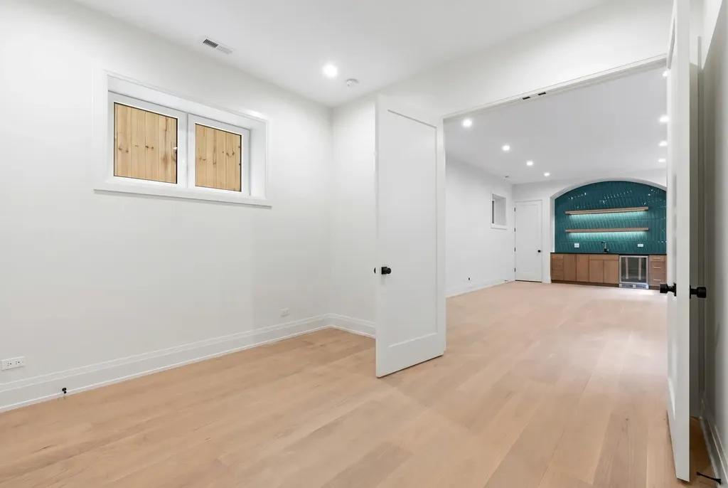 1442 West Fletcher Street Chicago IL 60657