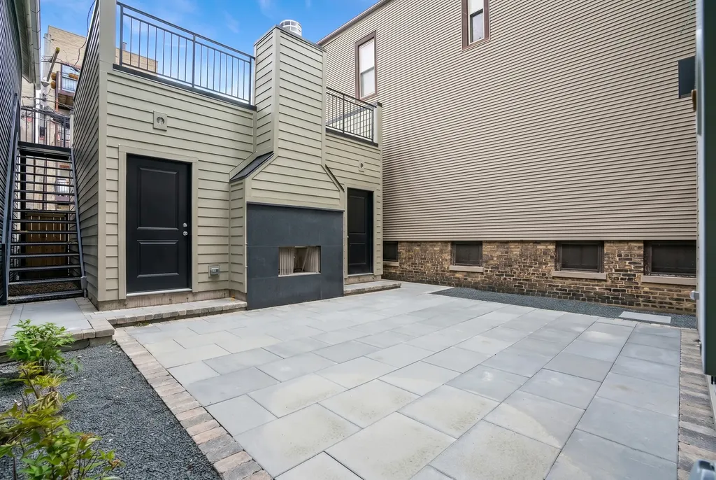 1442 West Fletcher Street Chicago IL 60657