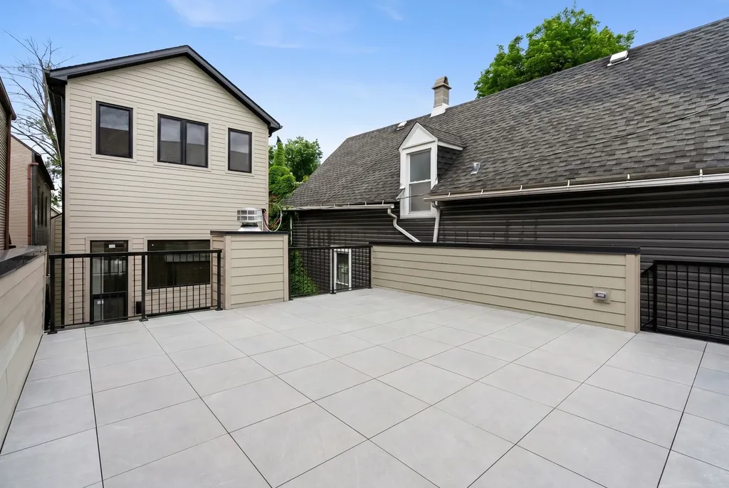 1442 West Fletcher Street Chicago IL 60657