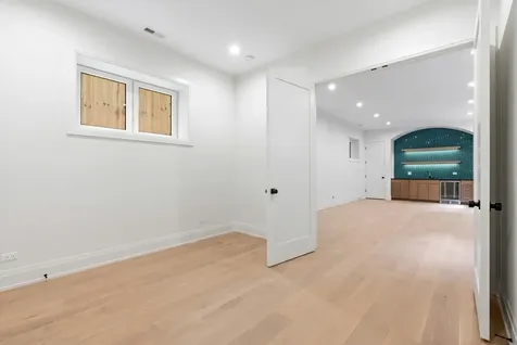 1442 West Fletcher Street Chicago IL 60657