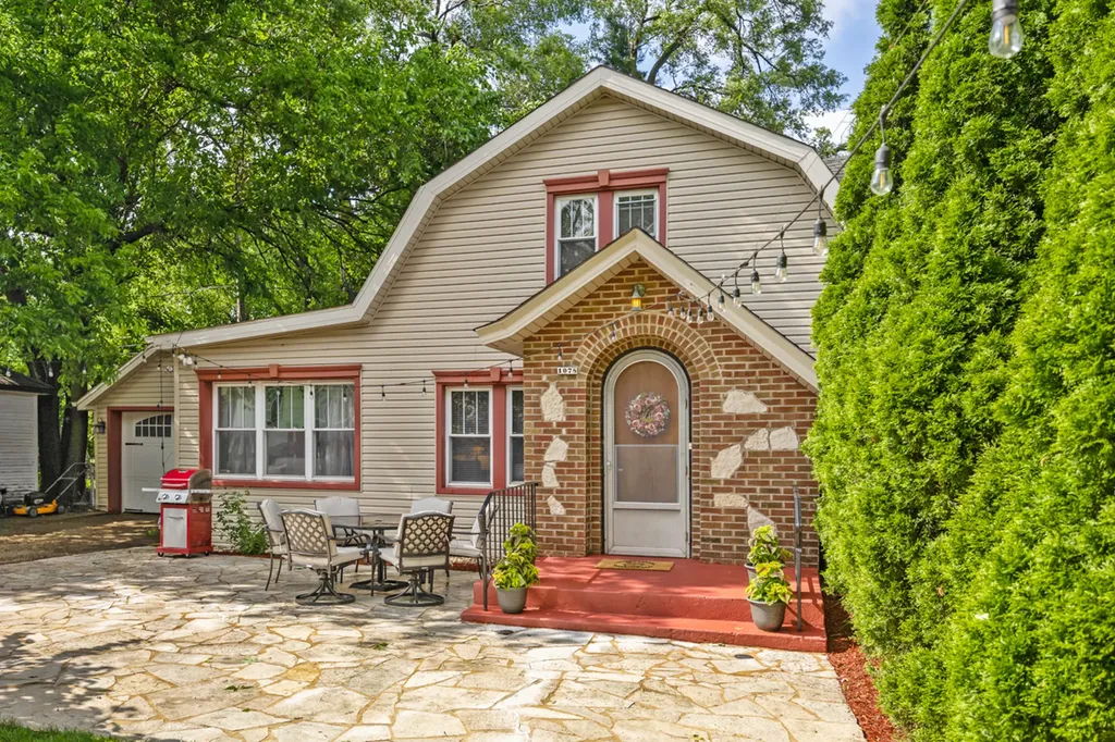 1078 Greenview Avenue Des Plaines IL 60016
