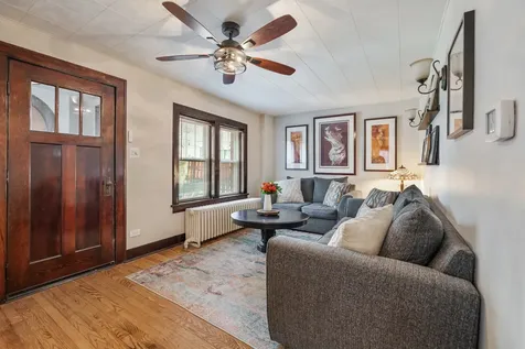 1078 Greenview Avenue Des Plaines IL 60016