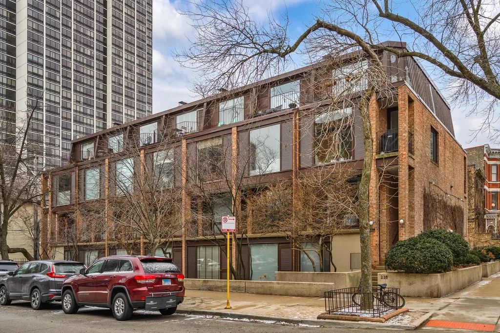 235 West Eugenie Street Chicago IL 60614