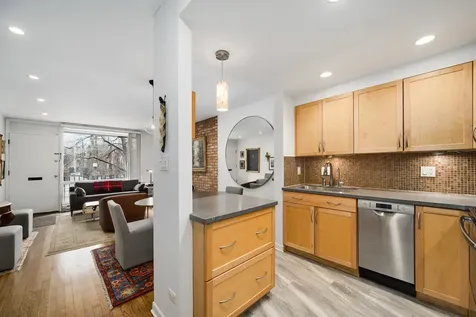 235 West Eugenie Street Chicago IL 60614