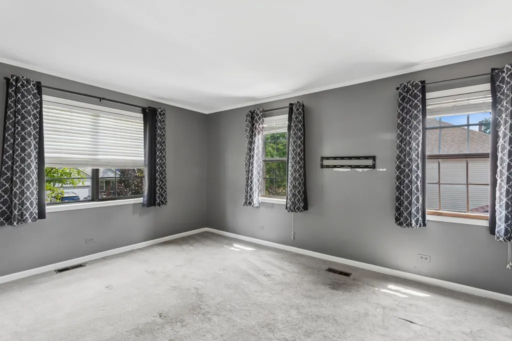 213 Campbell Drive Bolingbrook IL 60440