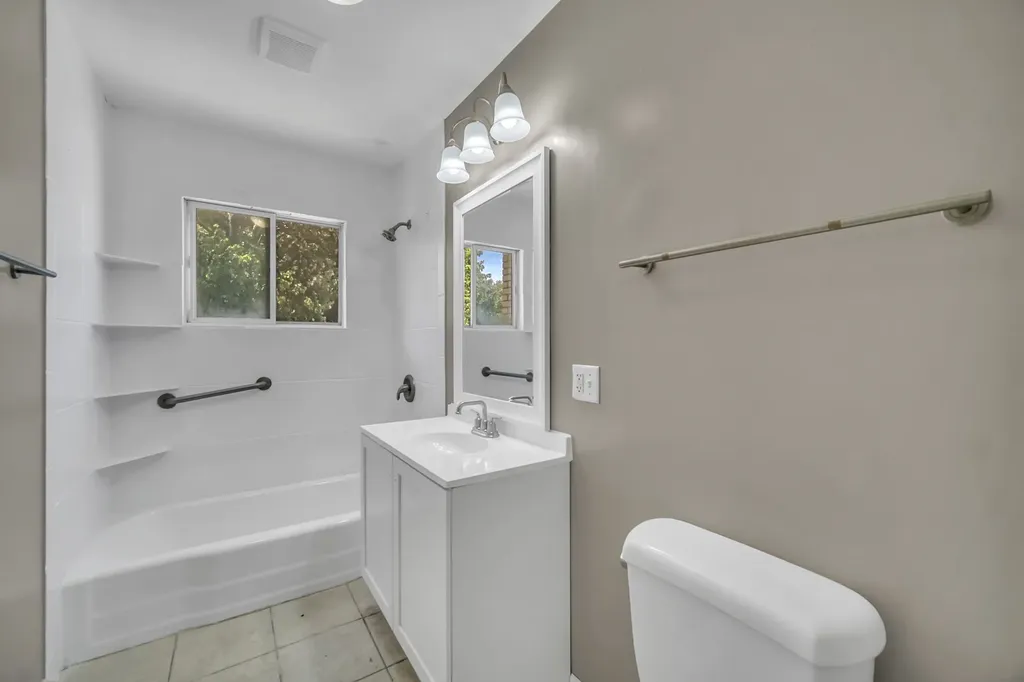 10 North Adams Drive Addison IL 60101