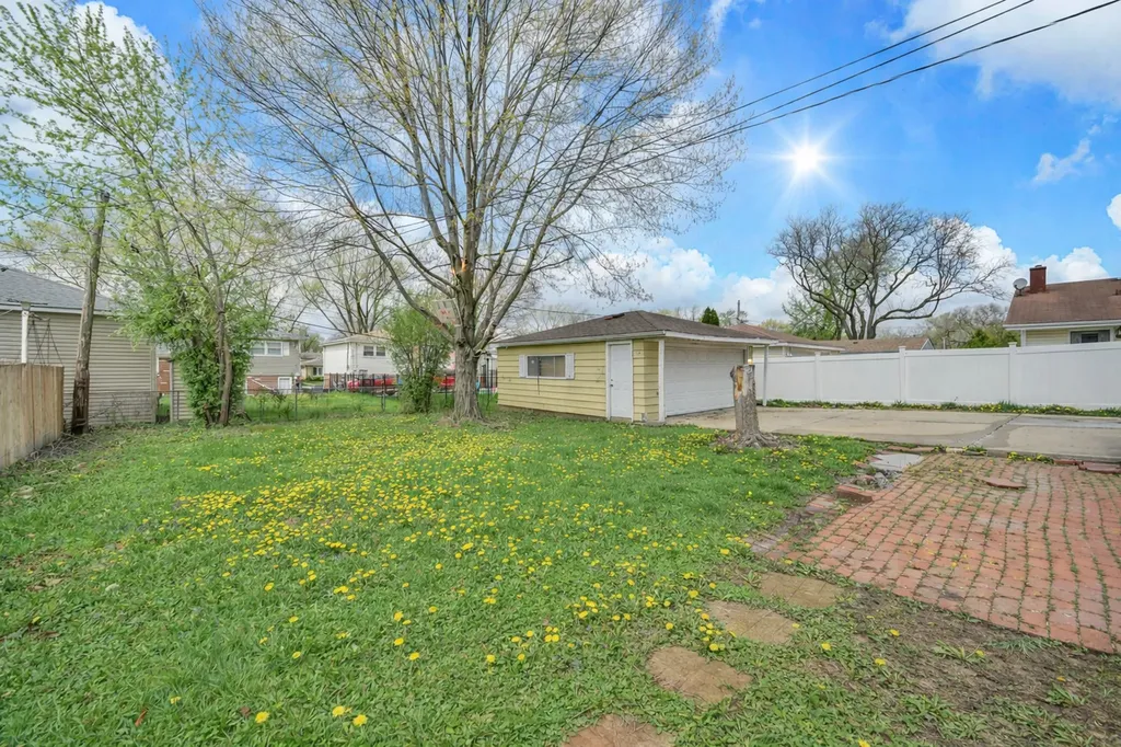 10 North Adams Drive Addison IL 60101