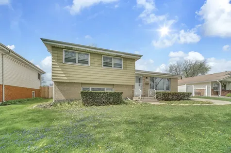 10 North Adams Drive Addison IL 60101