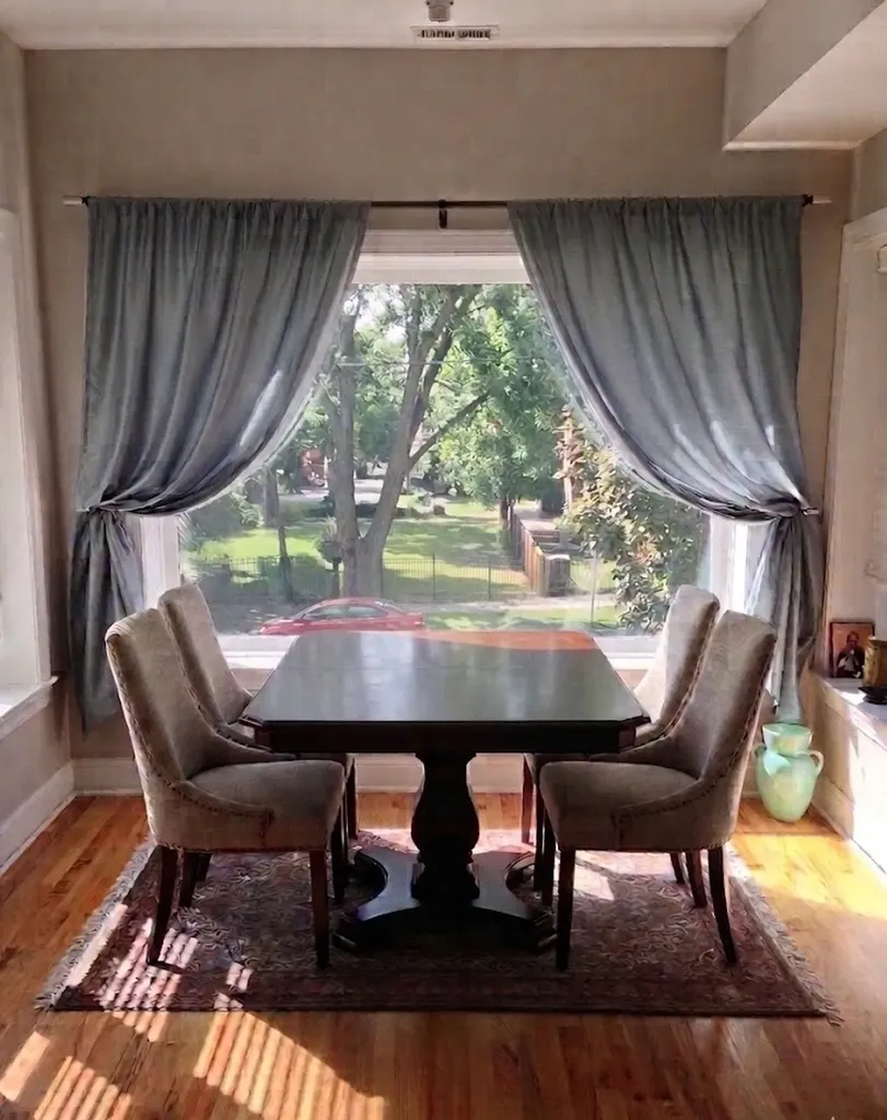 4753 North Beacon Street Chicago IL 60640