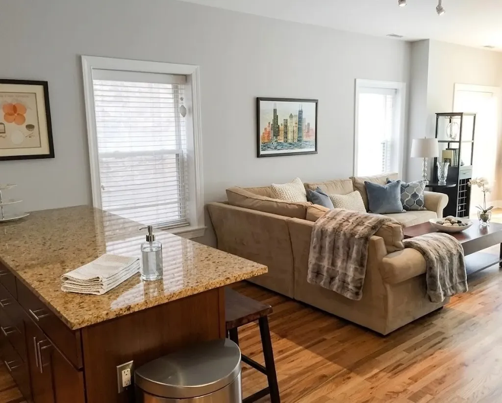 4753 North Beacon Street Chicago IL 60640