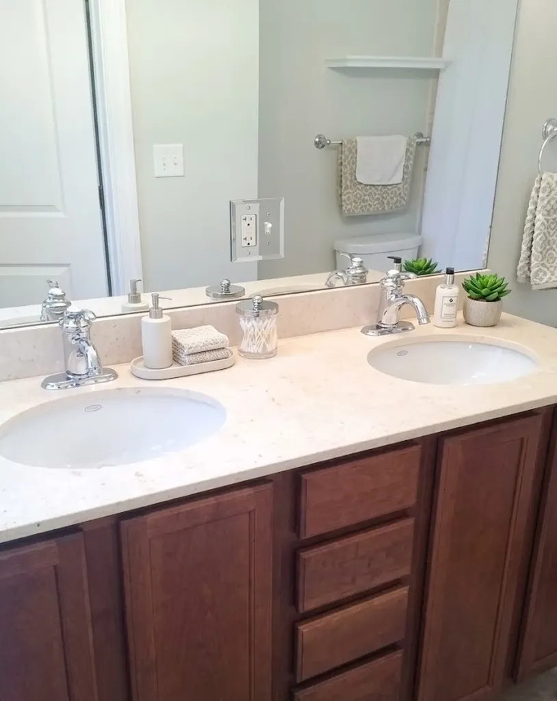 4753 North Beacon Street Chicago IL 60640