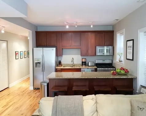 4753 North Beacon Street Chicago IL 60640