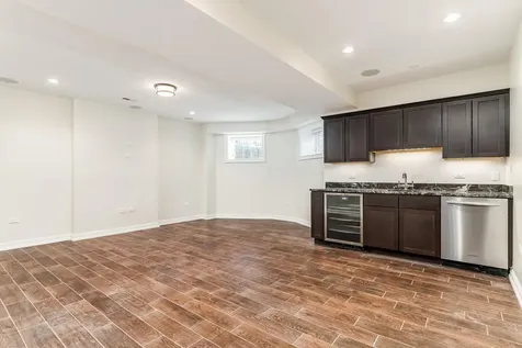 116 West Chestnut Street Chicago IL 60610