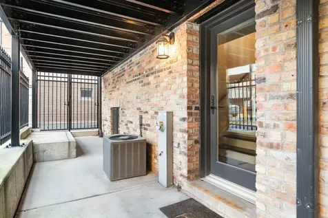 116 West Chestnut Street Chicago IL 60610