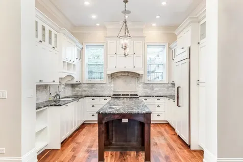 116 West Chestnut Street Chicago IL 60610