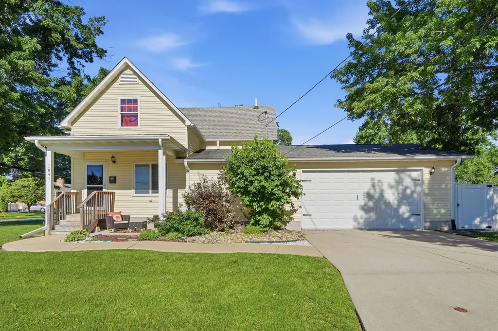 1841 36TH Street Moline IL 61265