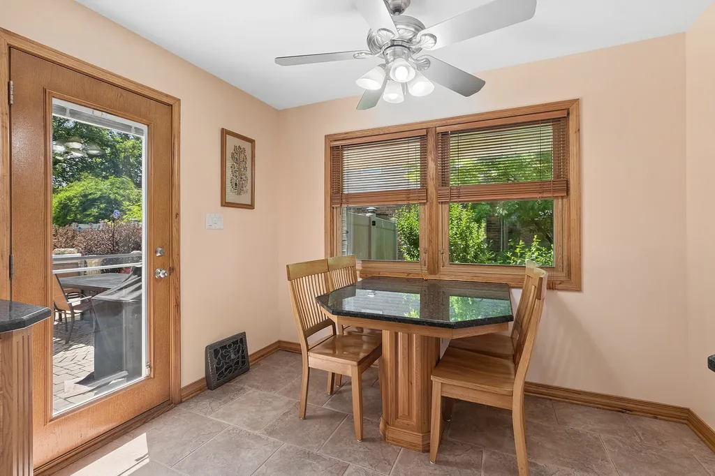 7933 Glen Lane Darien IL 60561
