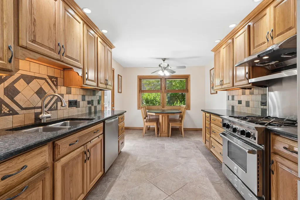 7933 Glen Lane Darien IL 60561