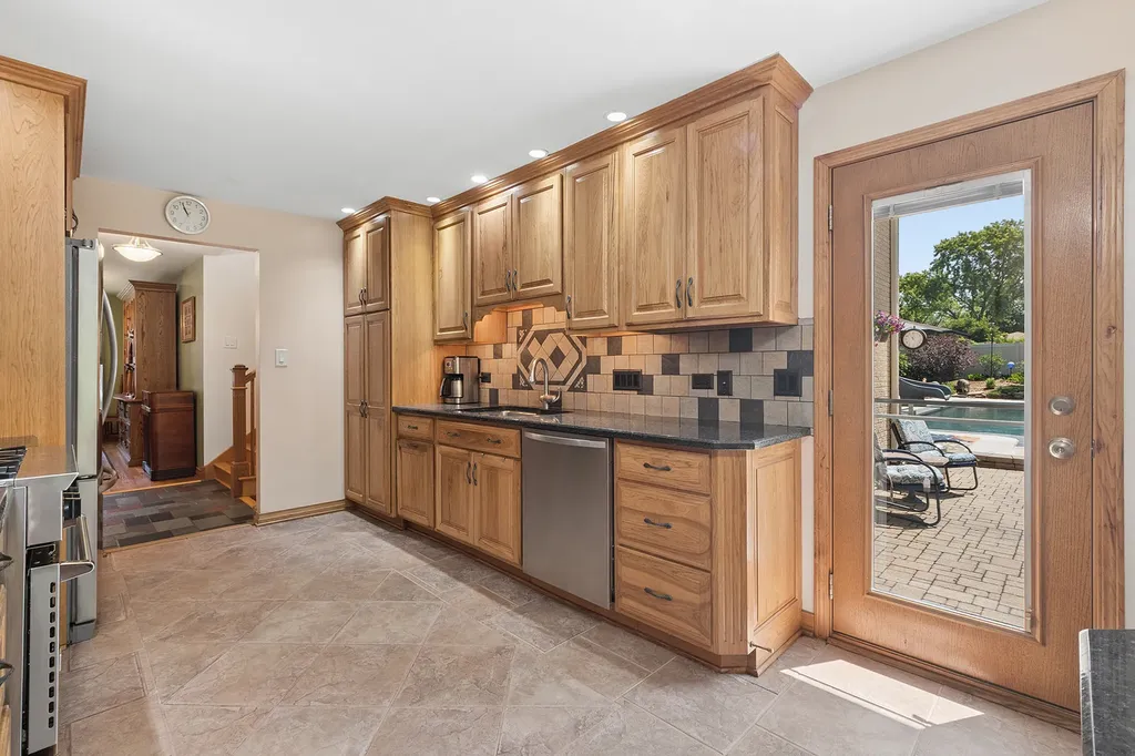 7933 Glen Lane Darien IL 60561
