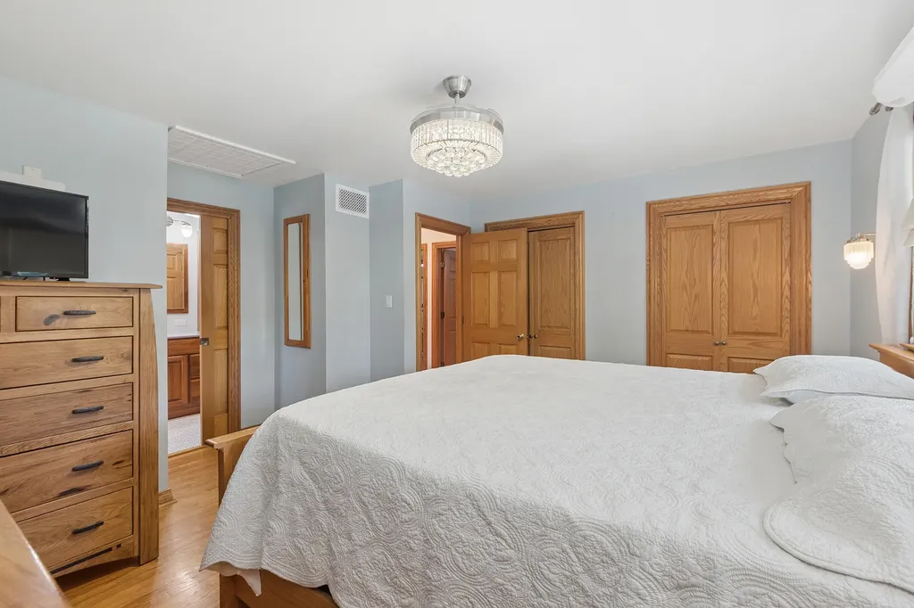 7933 Glen Lane Darien IL 60561