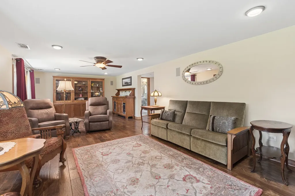 7933 Glen Lane Darien IL 60561