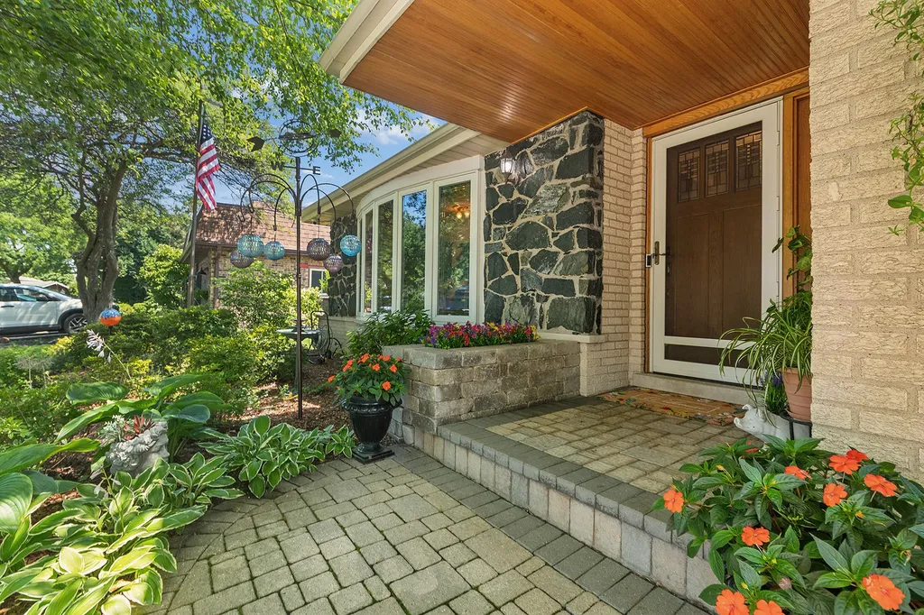 7933 Glen Lane Darien IL 60561