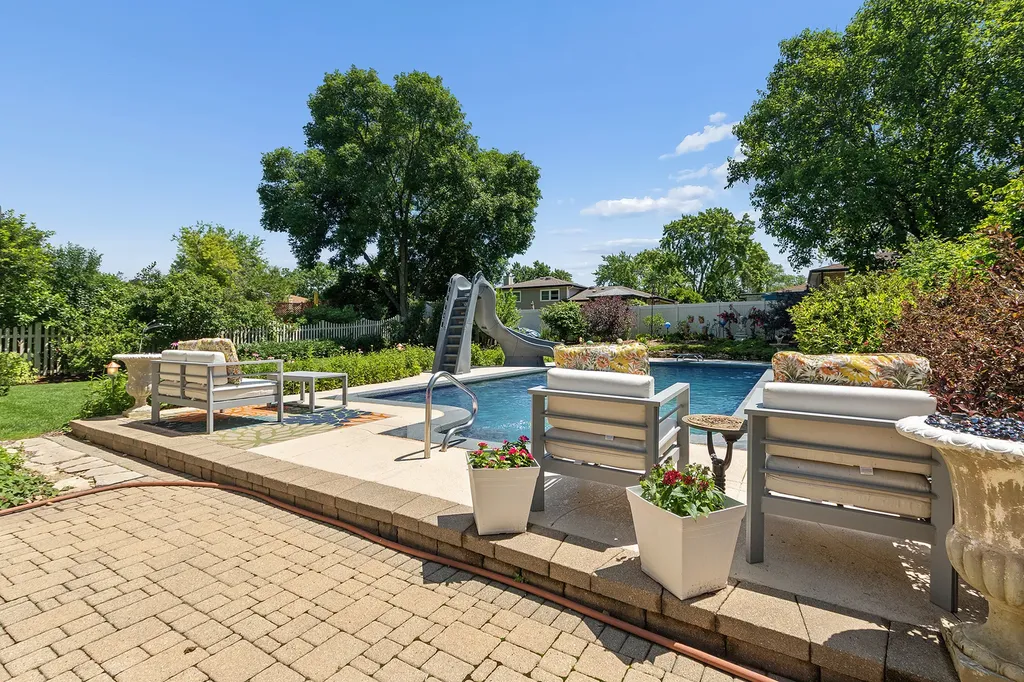 7933 Glen Lane Darien IL 60561
