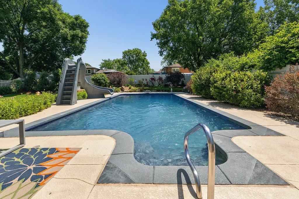 7933 Glen Lane Darien IL 60561
