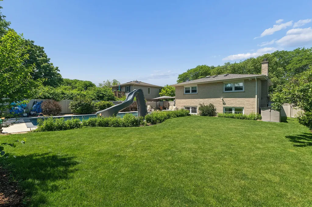 7933 Glen Lane Darien IL 60561