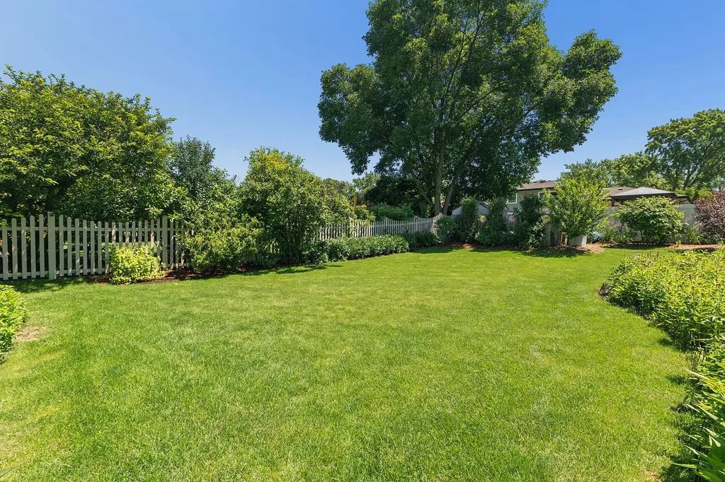 7933 Glen Lane Darien IL 60561