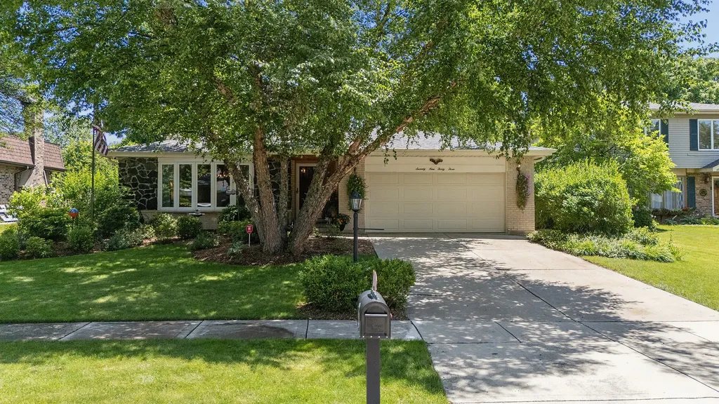 7933 Glen Lane Darien IL 60561