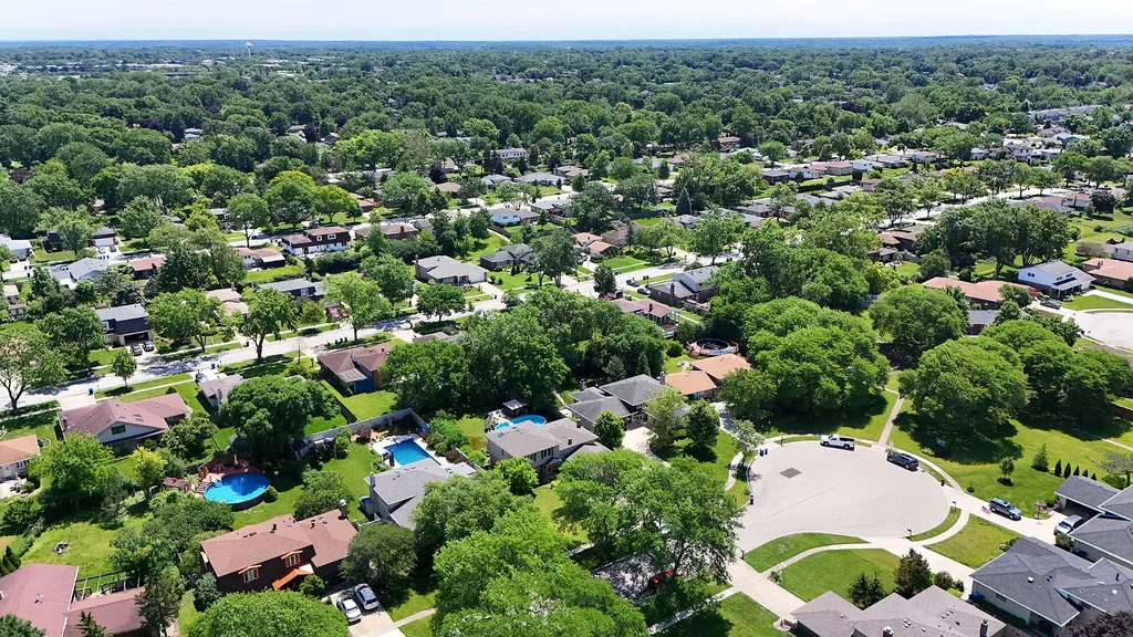 7933 Glen Lane Darien IL 60561