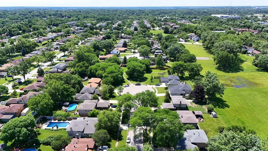 7933 Glen Lane Darien IL 60561