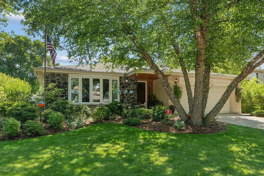 7933 Glen Lane Darien IL 60561