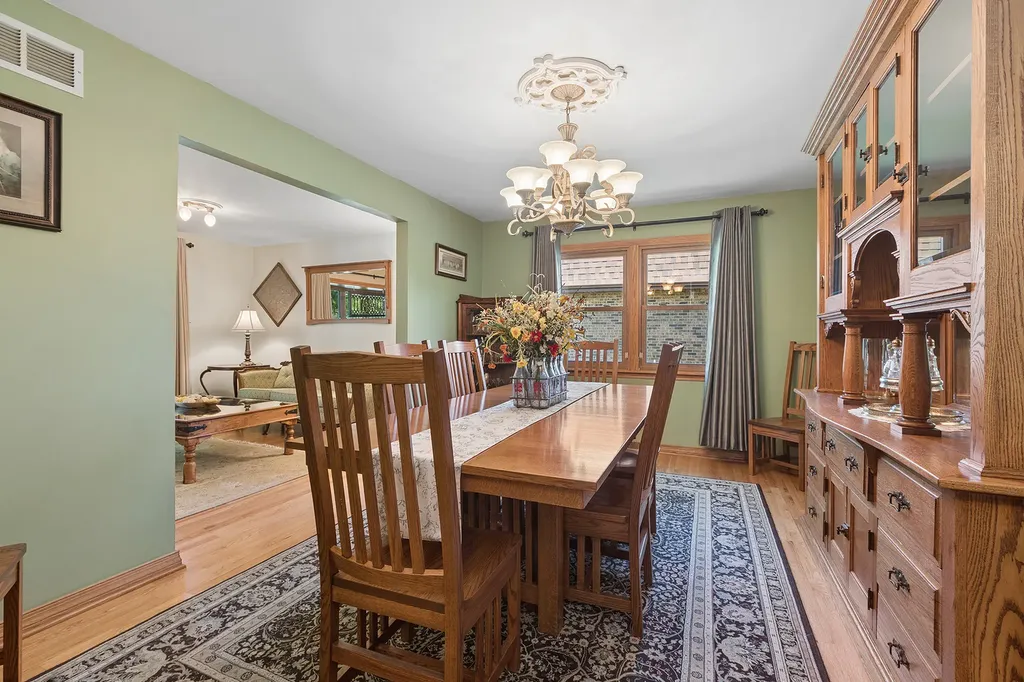 7933 Glen Lane Darien IL 60561