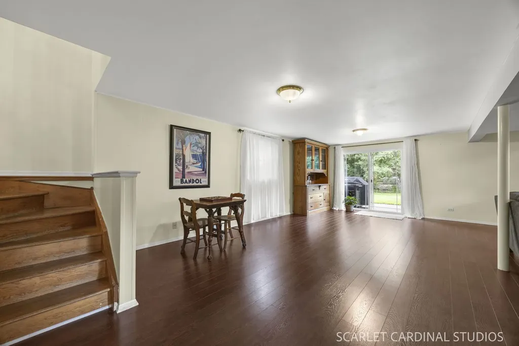 1881 Cambridge Lane Wheaton IL 60189