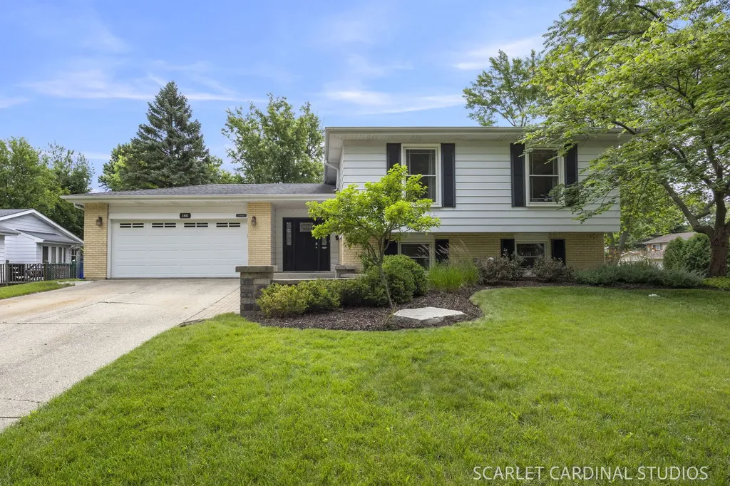 1881 Cambridge Lane Wheaton IL 60189