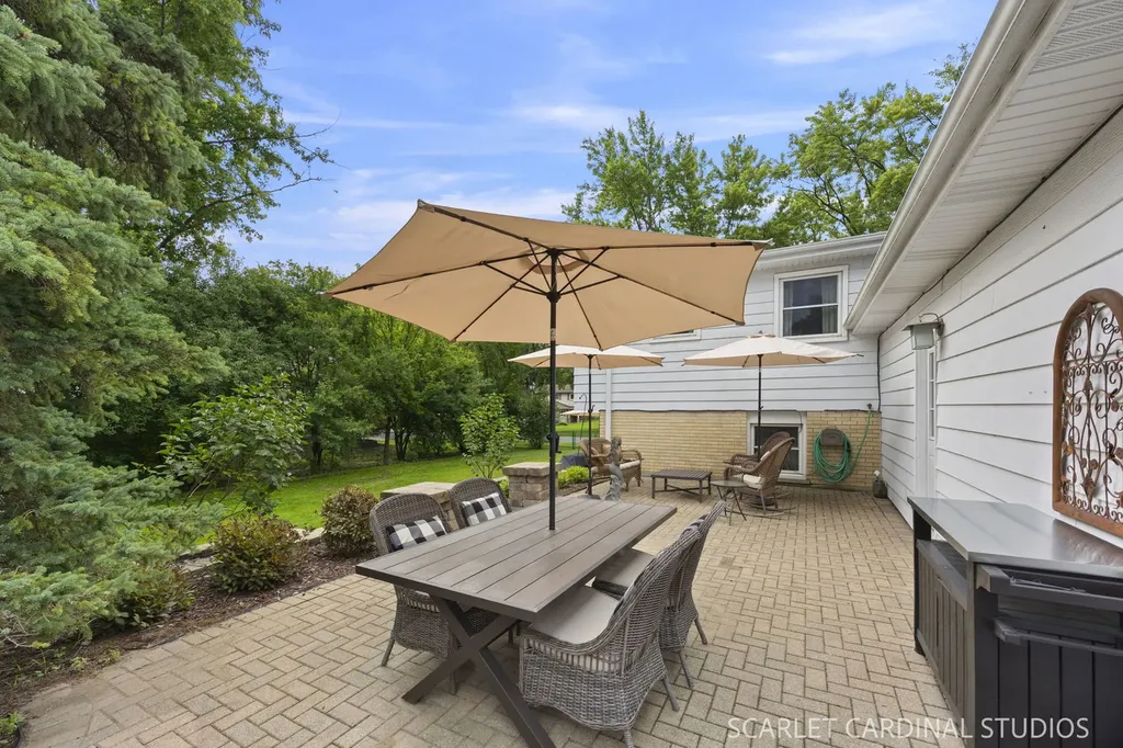 1881 Cambridge Lane Wheaton IL 60189