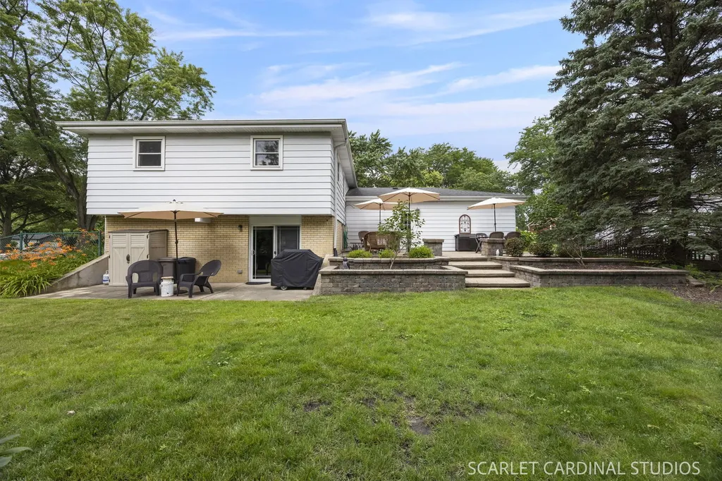 1881 Cambridge Lane Wheaton IL 60189