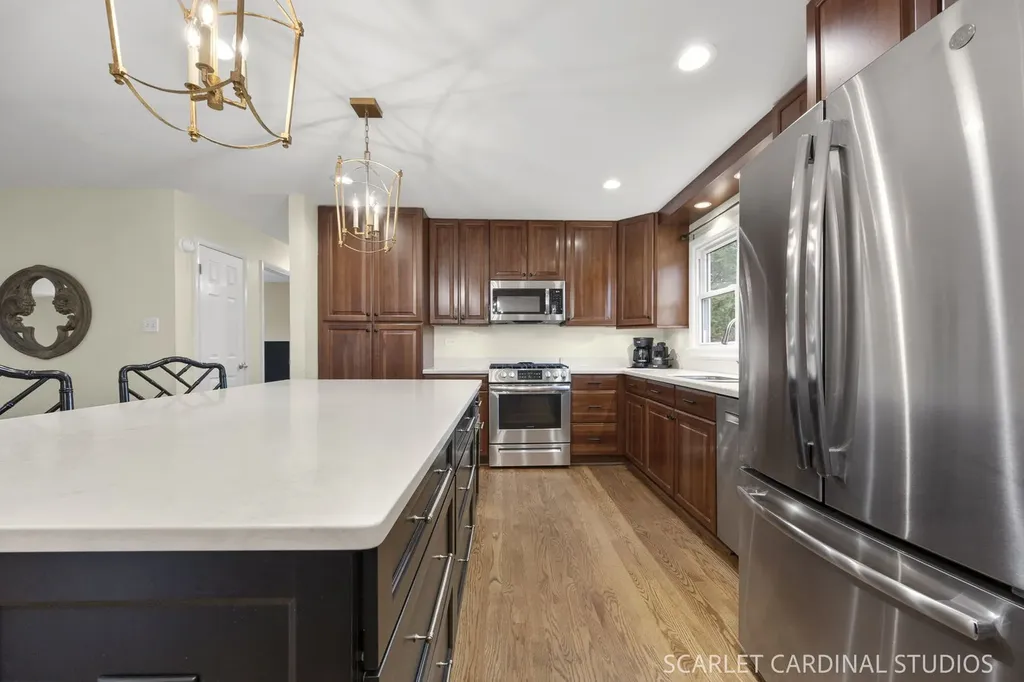1881 Cambridge Lane Wheaton IL 60189