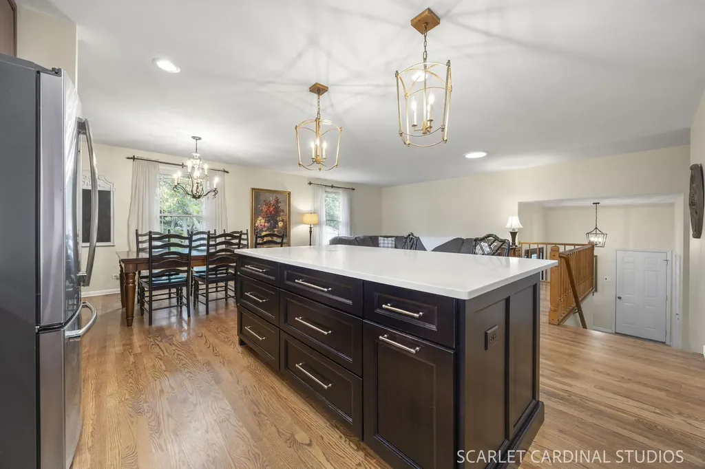 1881 Cambridge Lane Wheaton IL 60189